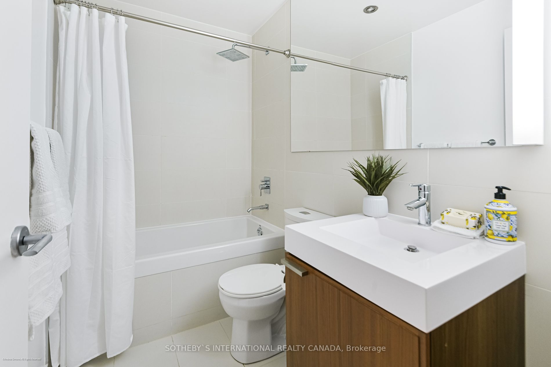 318 King St E, #309