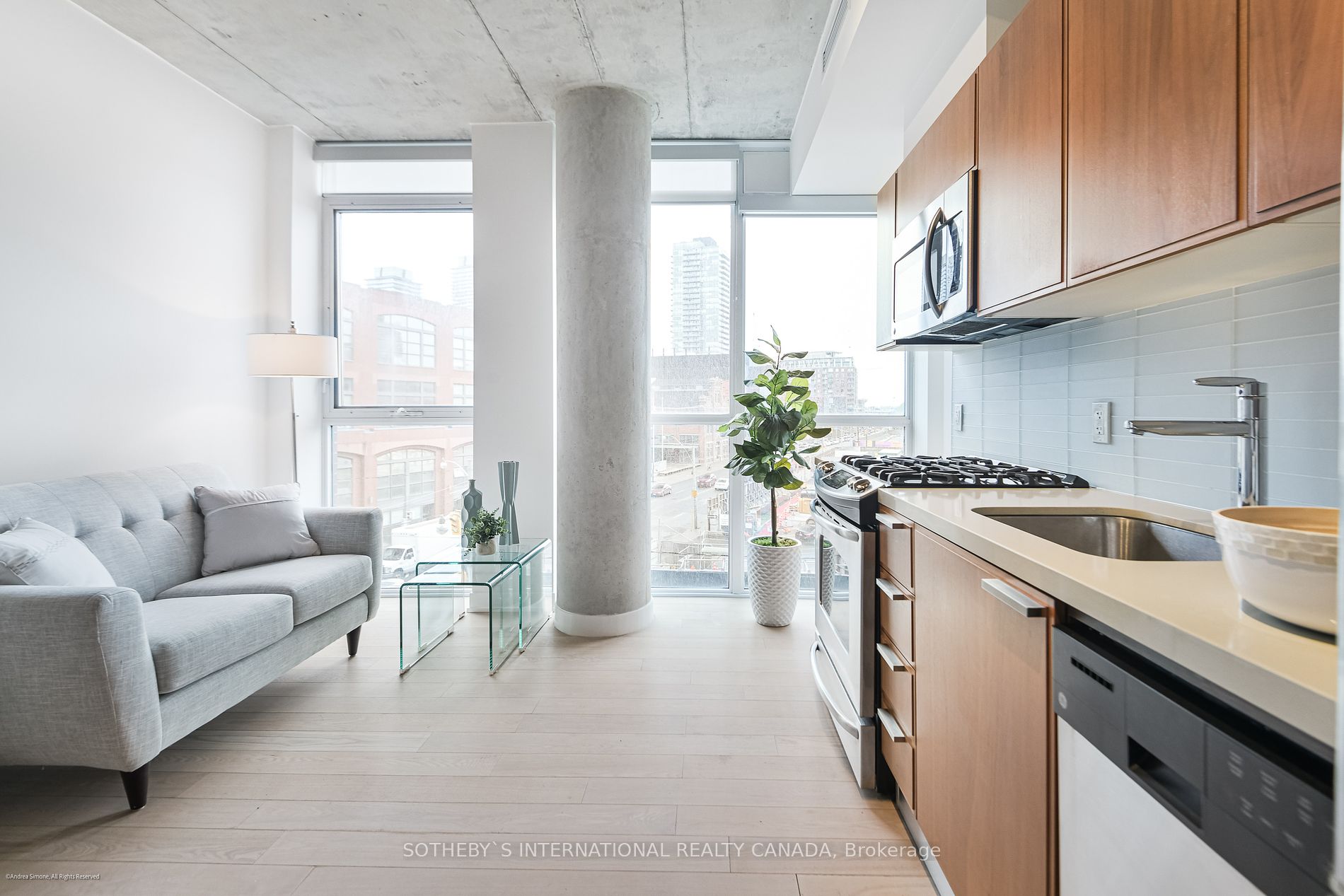 318 King St E, #309