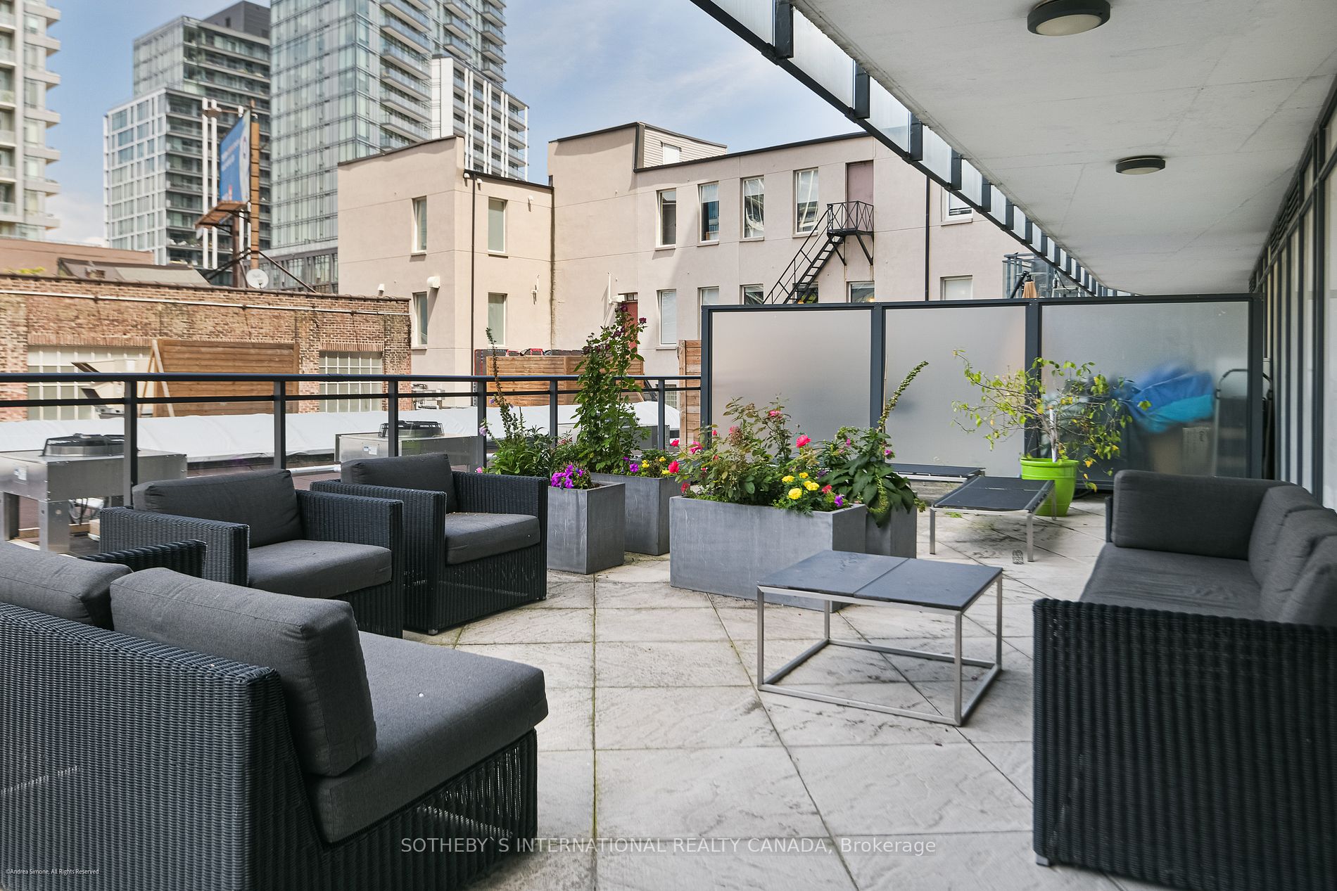 318 King St E, #309