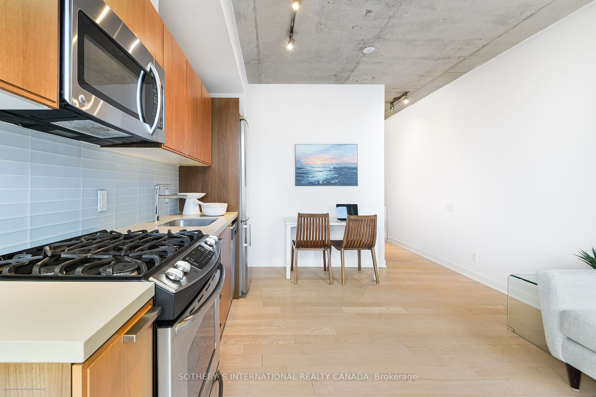318 King St E, #309