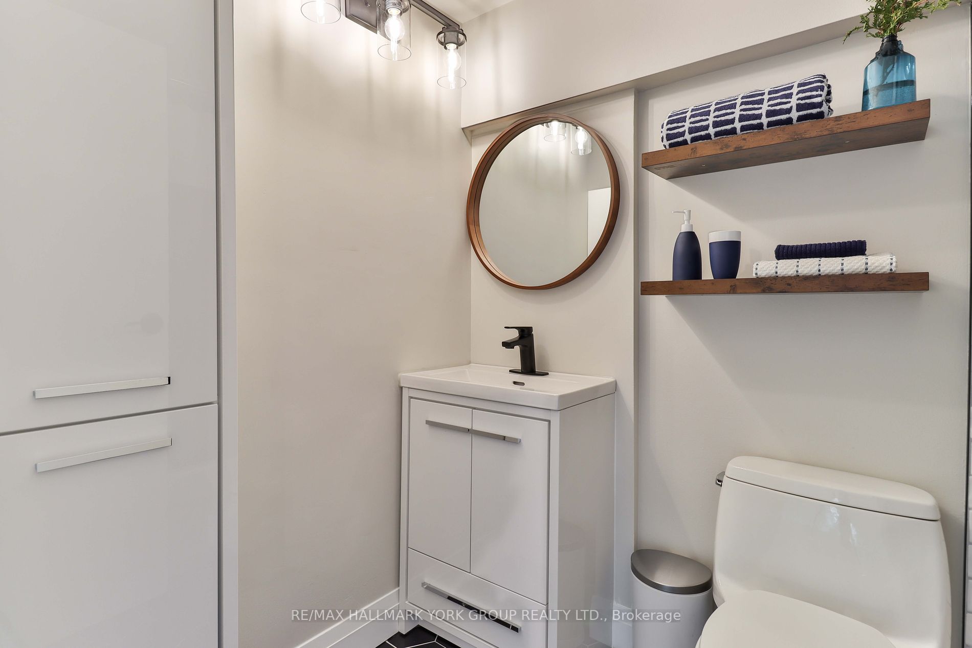 86 Gerrard St E, #22C