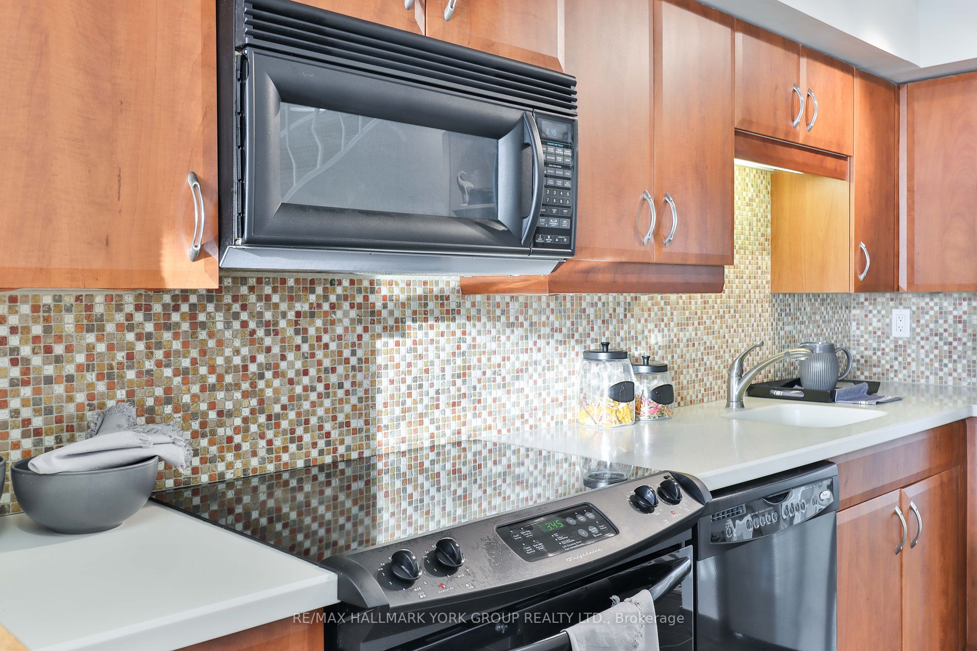 86 Gerrard St E, #22C