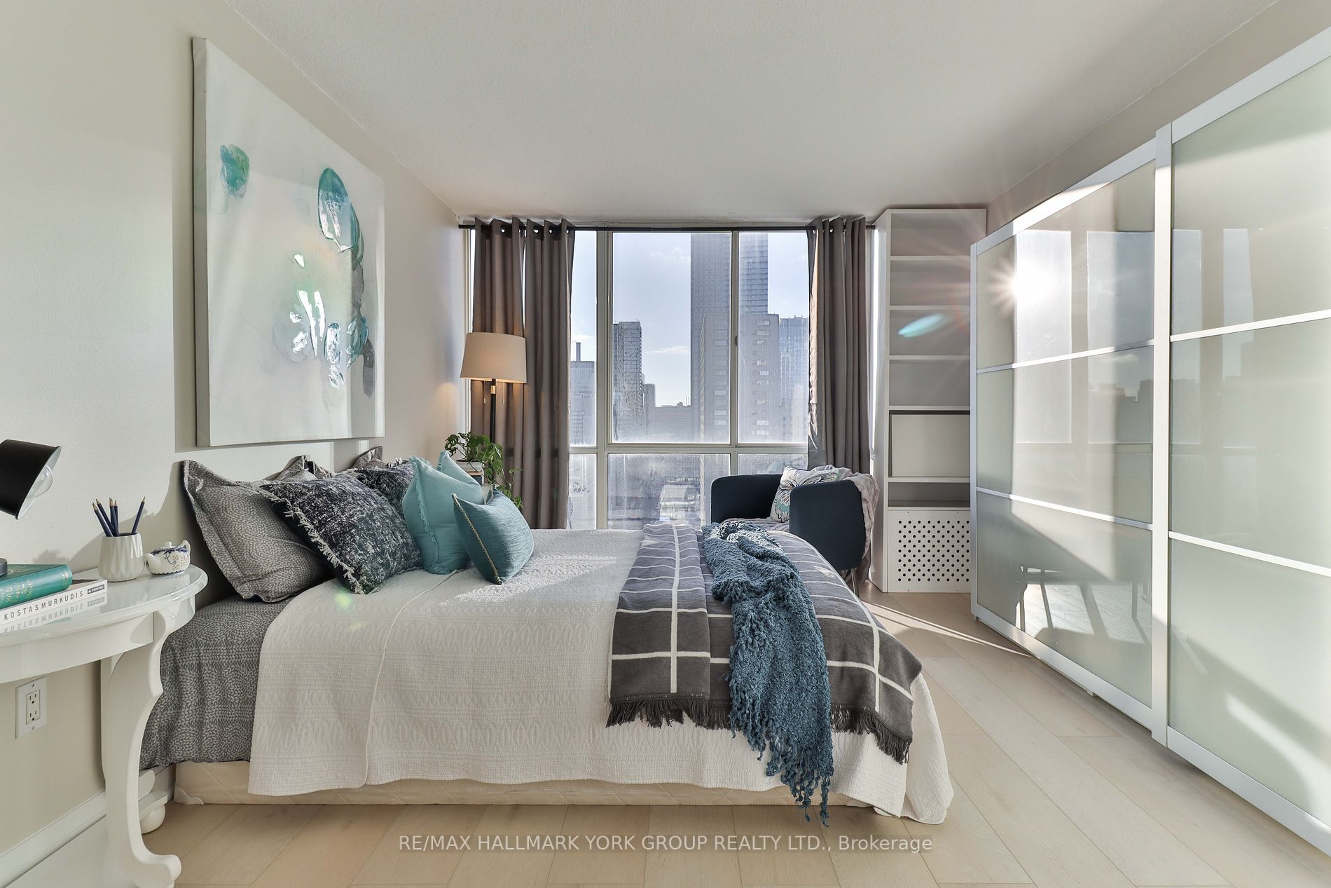 86 Gerrard St E, #22C