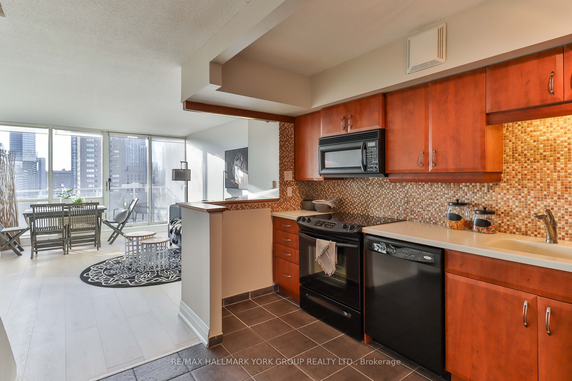 86 Gerrard St E, #22C