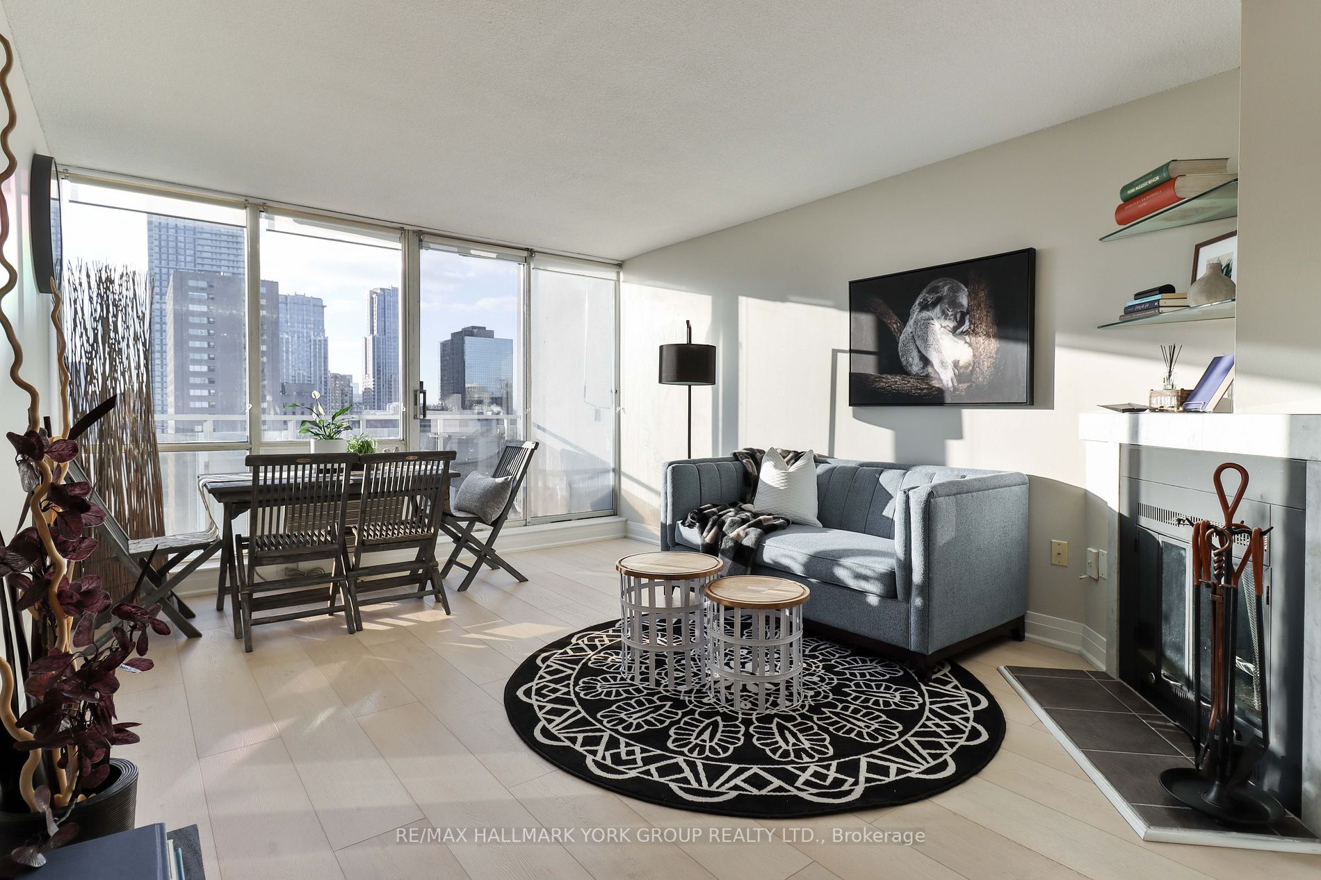 86 Gerrard St E, #22C