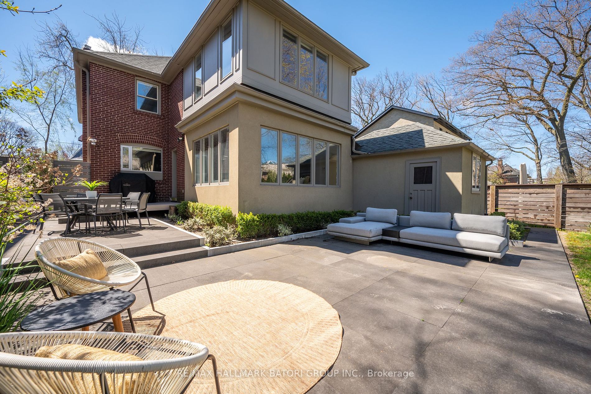 208 Hillhurst Blvd