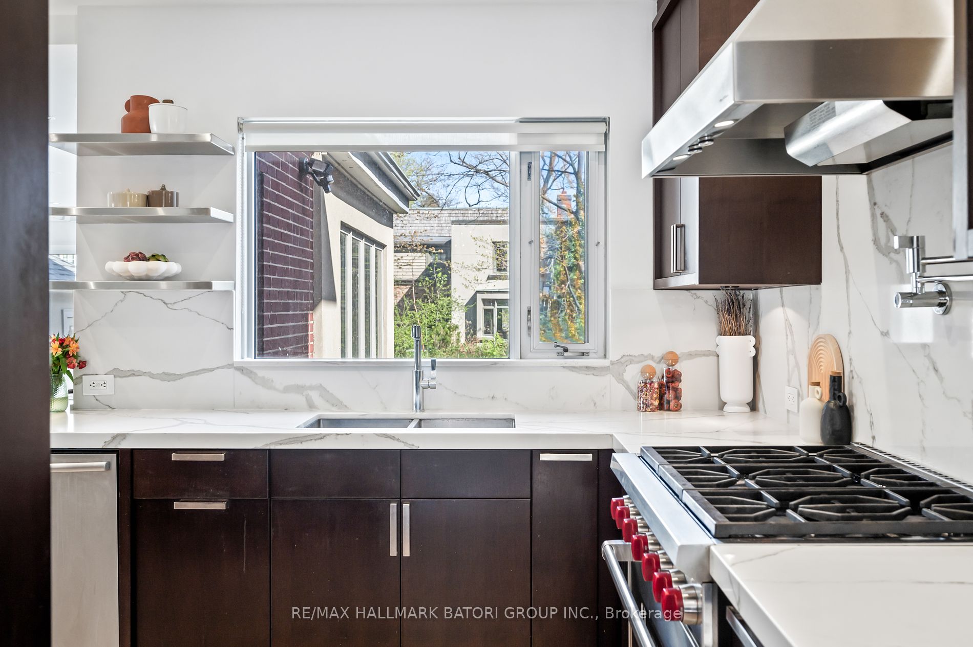 208 Hillhurst Blvd