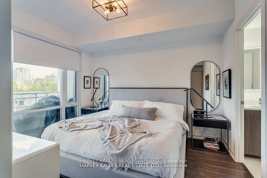 223 St Clair Ave W, #406