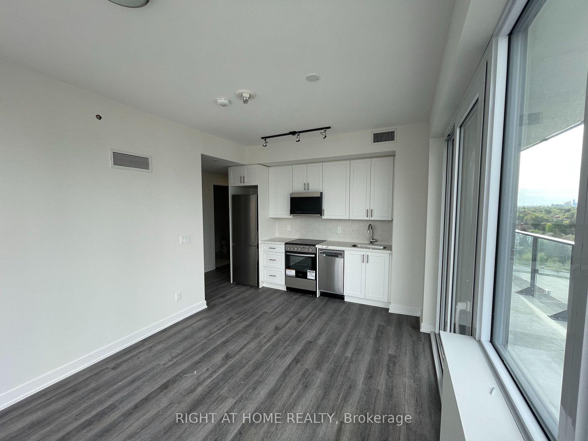 15 Ellerslie Ave, #1210