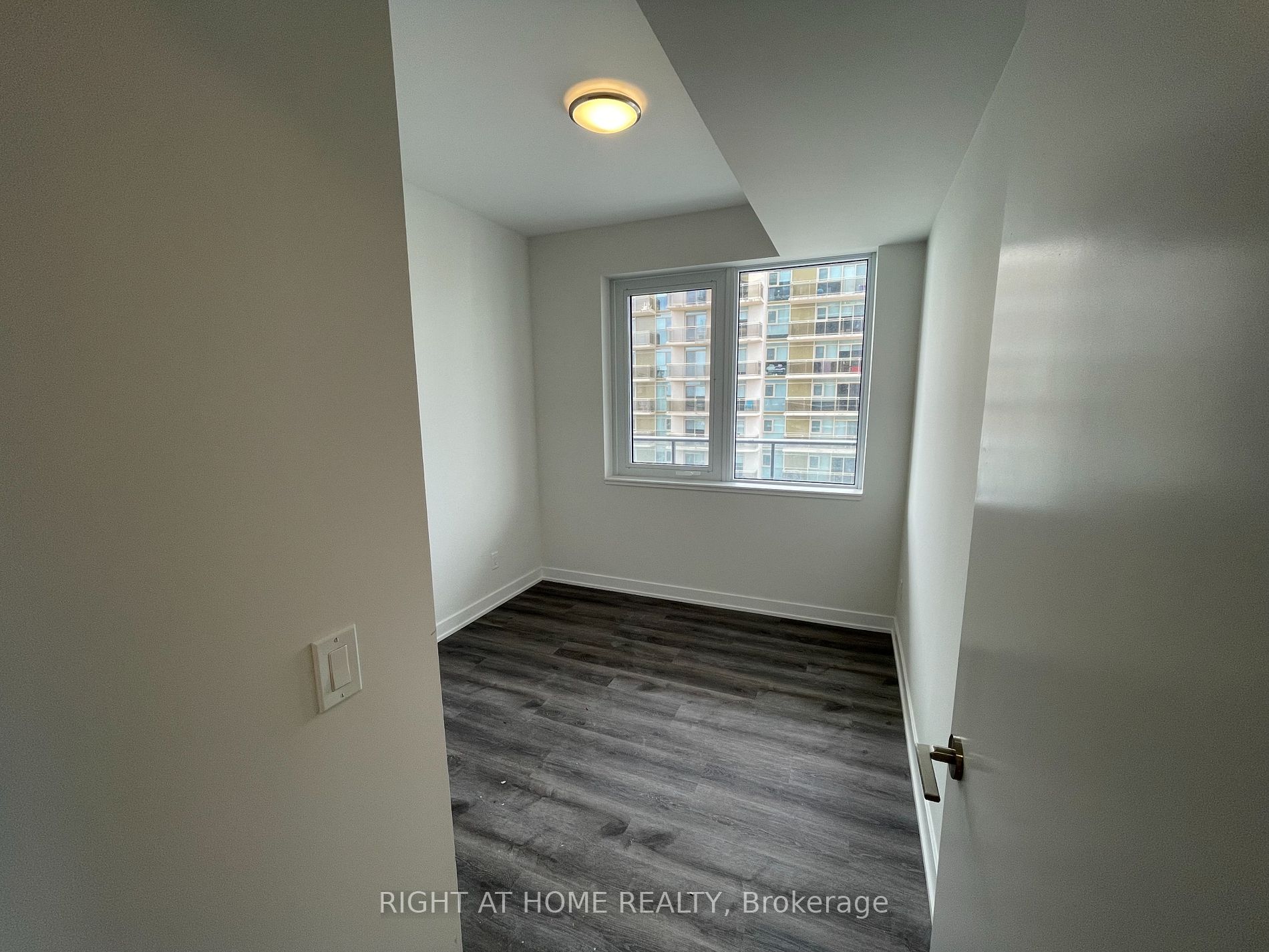 15 Ellerslie Ave, #1210