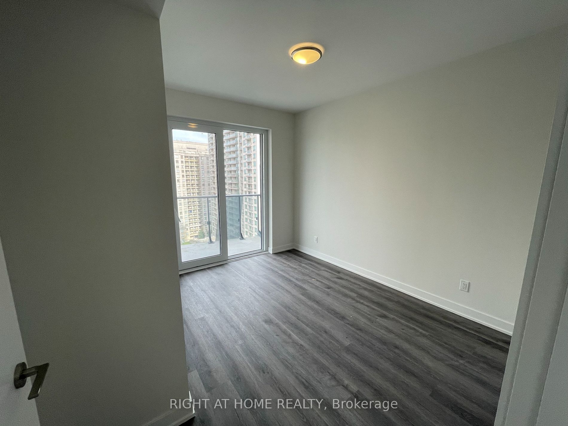 15 Ellerslie Ave, #1210