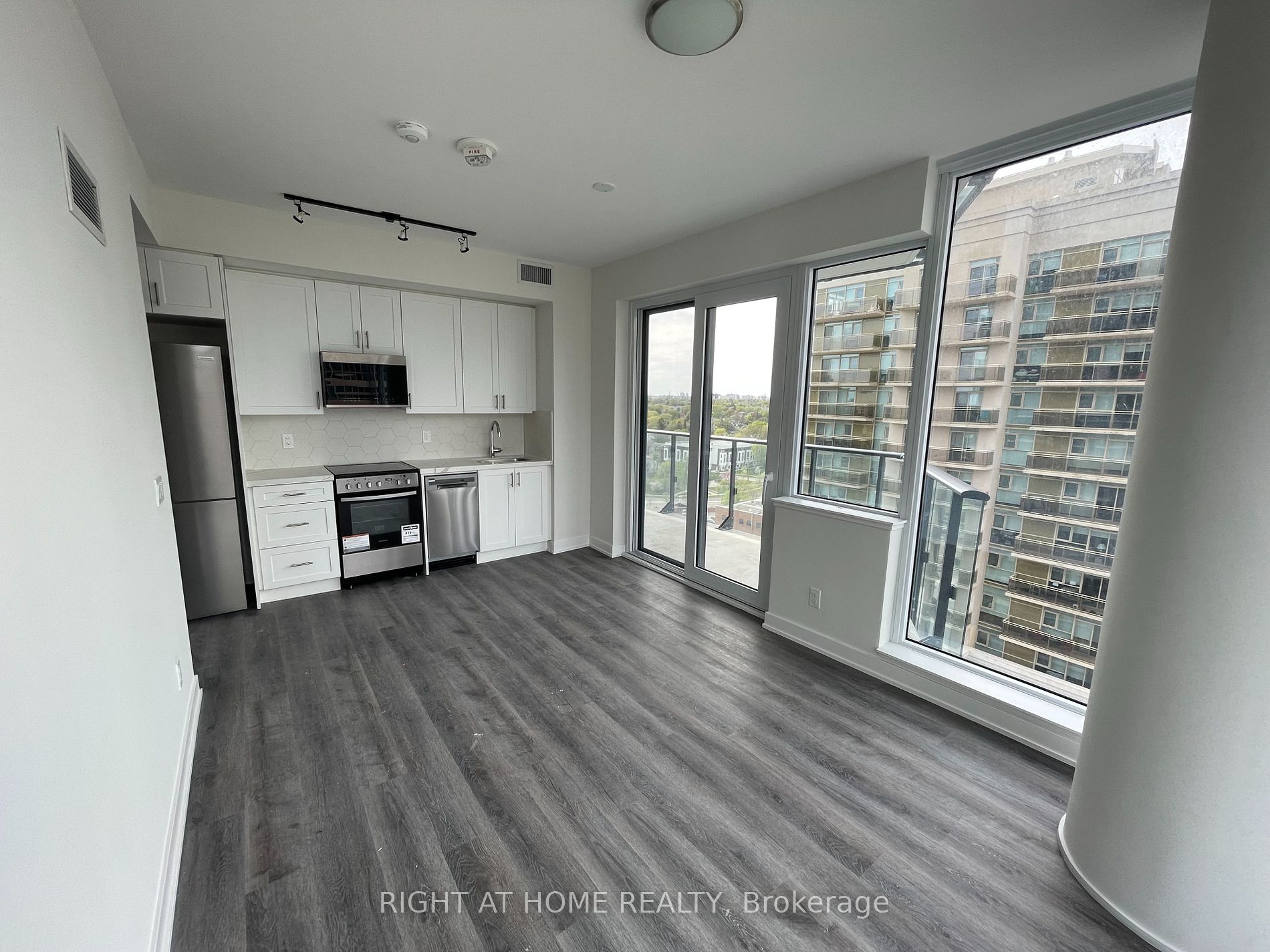 15 Ellerslie Ave, #1210