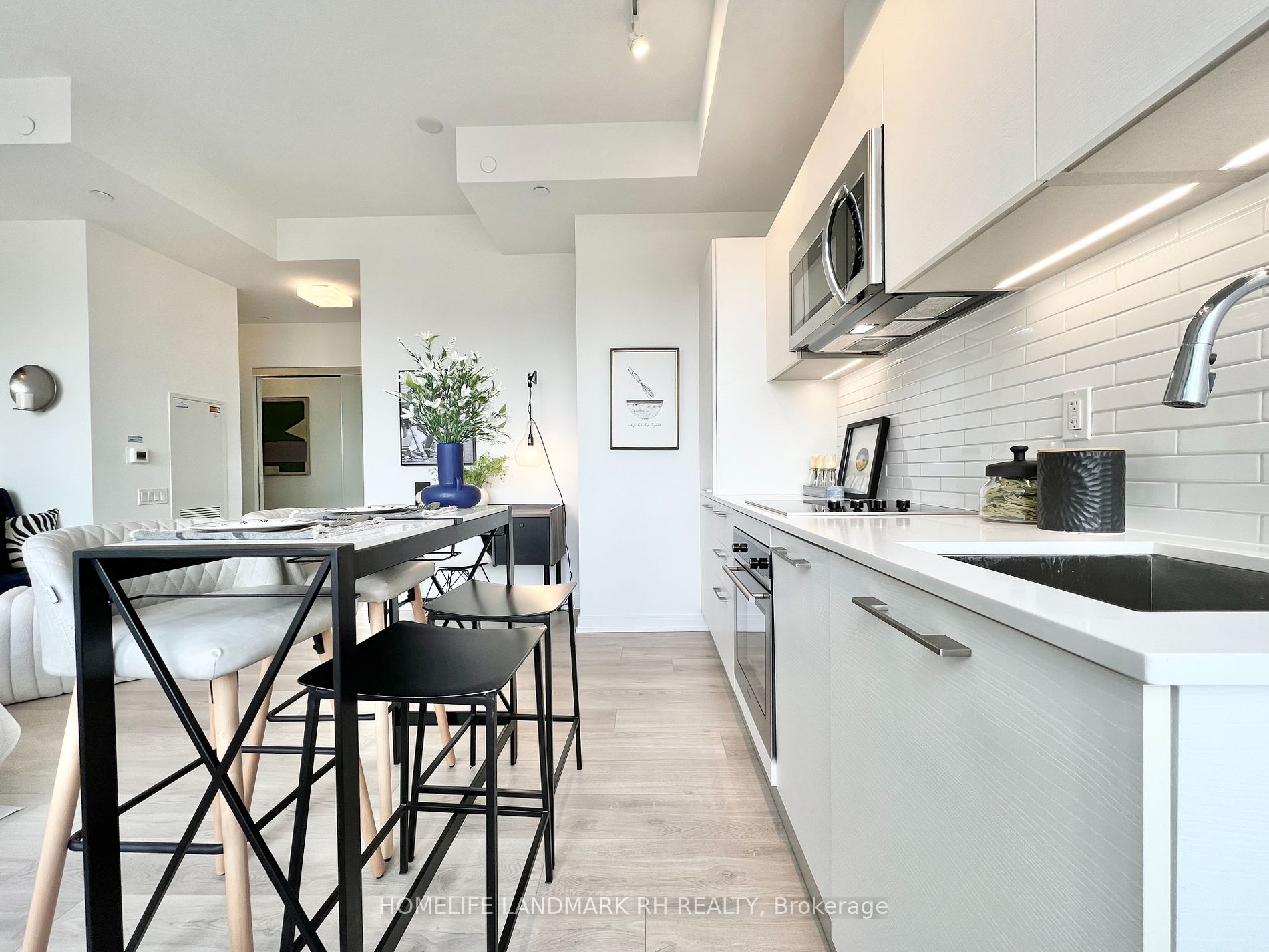 3 Gloucester St, #610