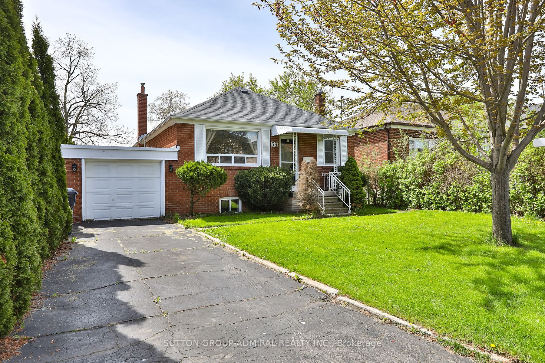 33 Regina Avenue