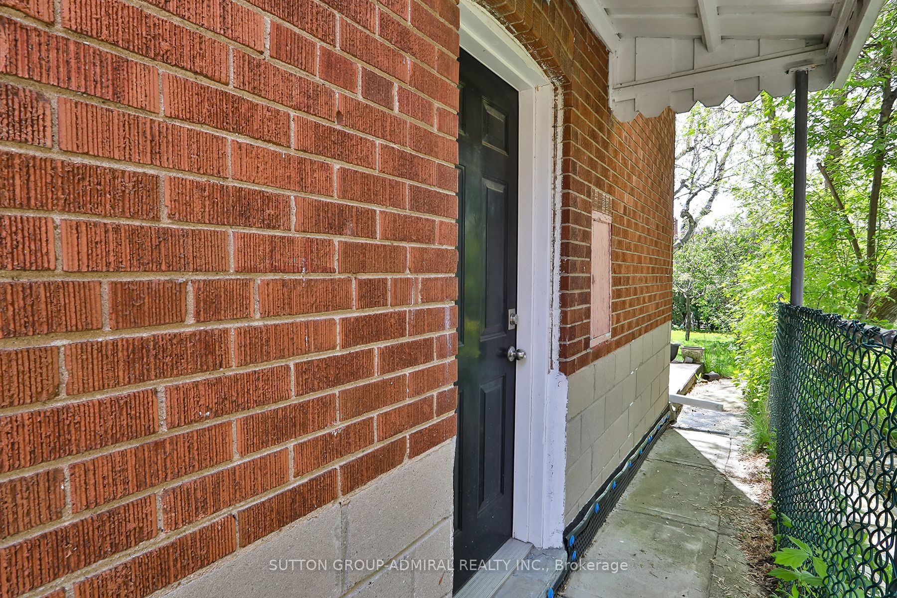 33 Regina Avenue