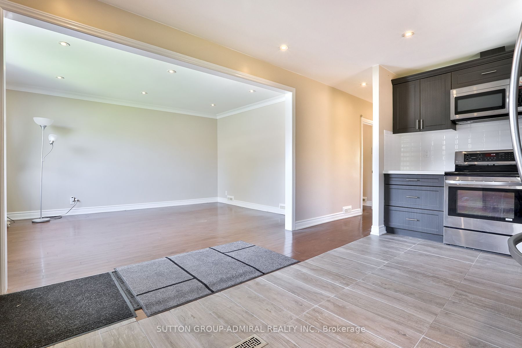 33 Regina Avenue