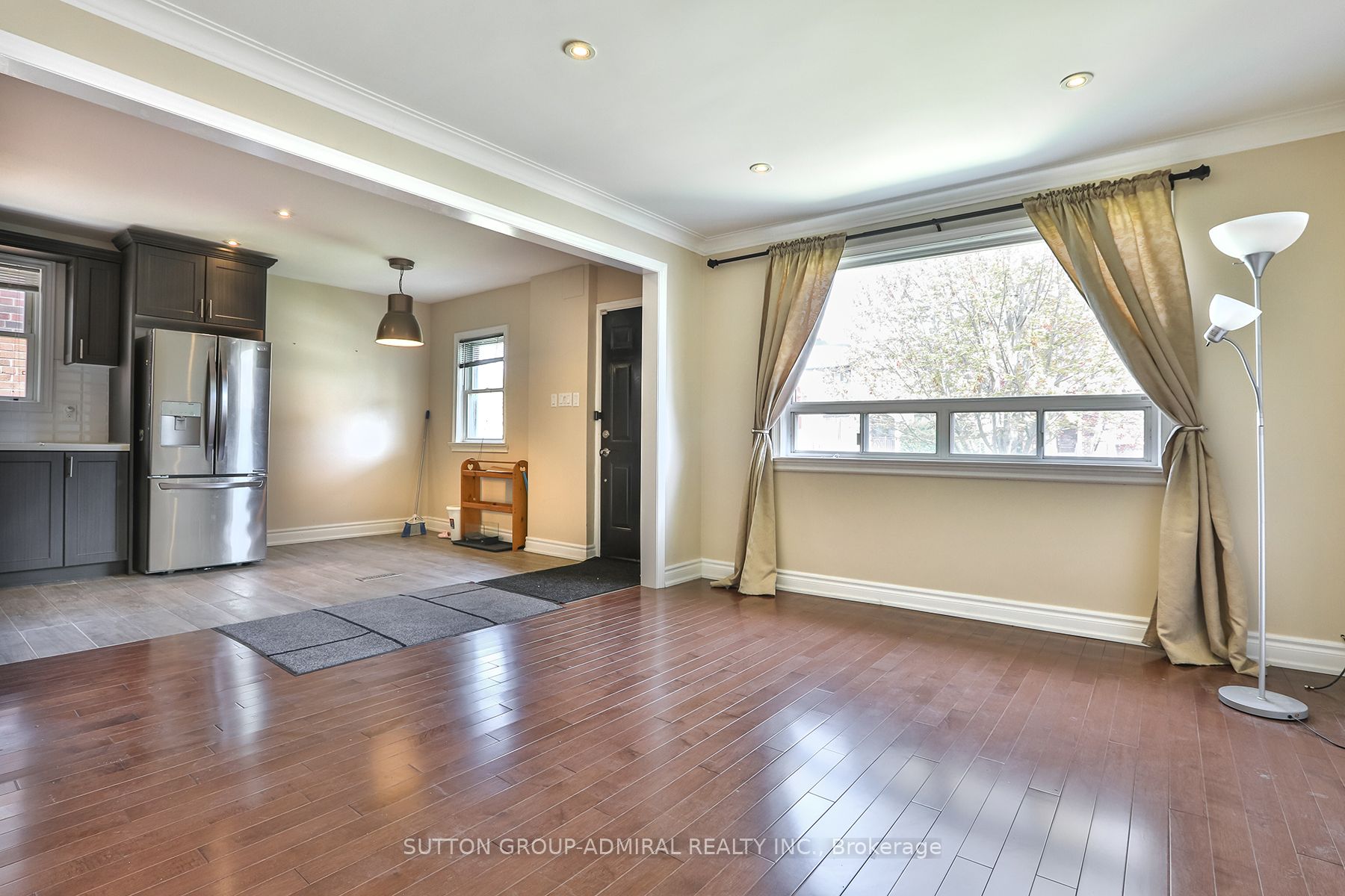 33 Regina Avenue