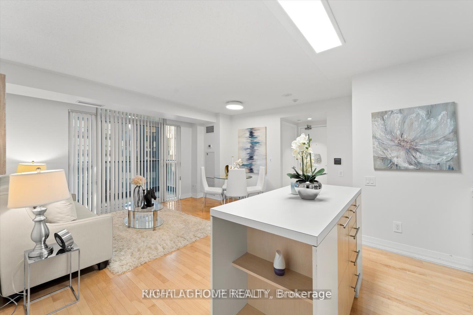 21 Carlton St, #1201