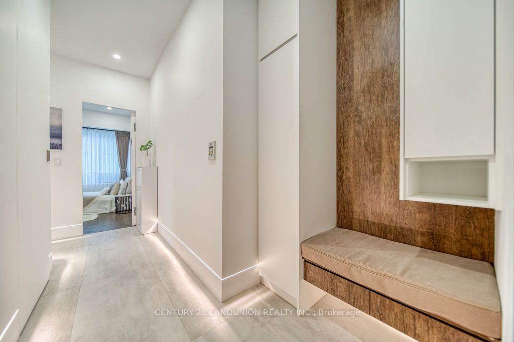 102 Bloor Street W, #203