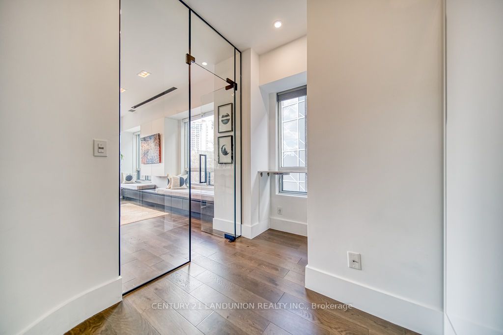 102 Bloor Street W, #203