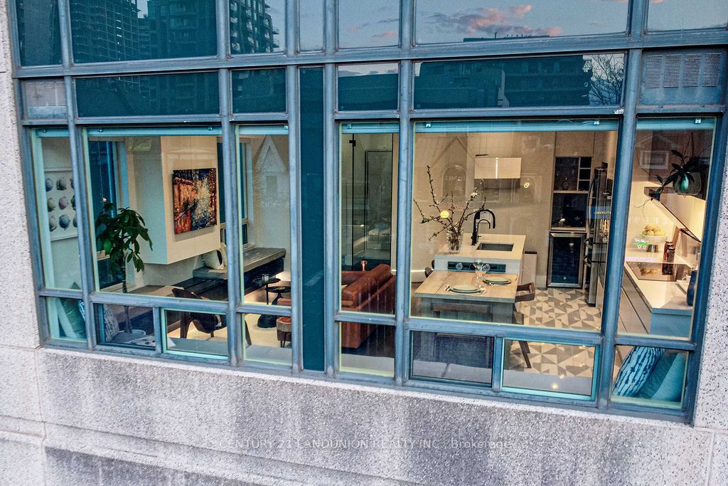 102 Bloor Street W, #203