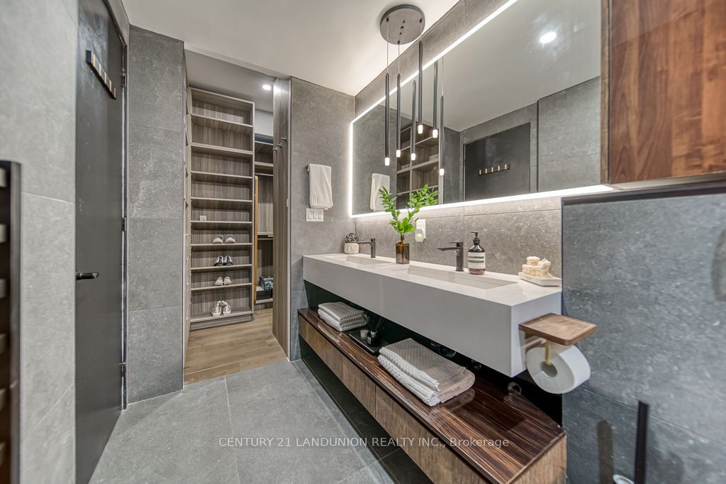 102 Bloor Street W, #203