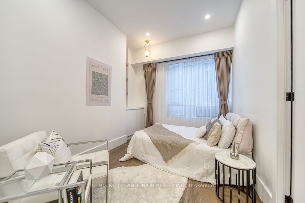 102 Bloor Street W, #203