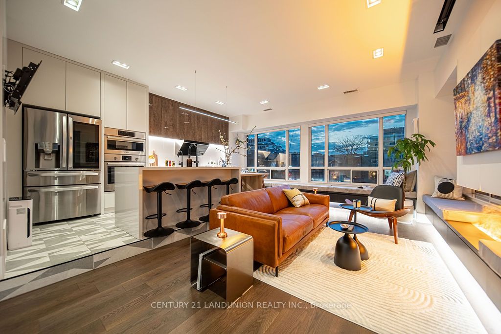 102 Bloor Street W, #203