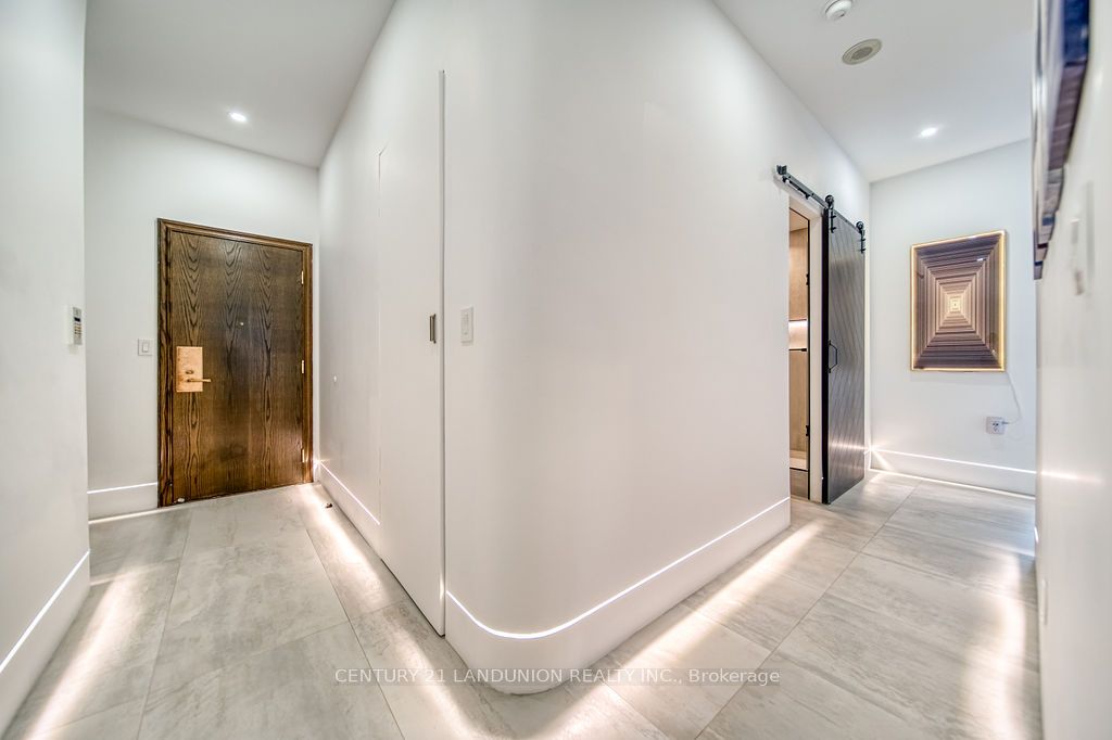 102 Bloor Street W, #203