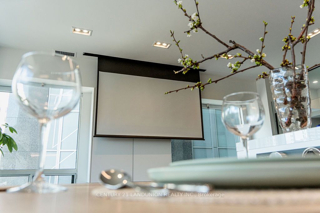 102 Bloor Street W, #203
