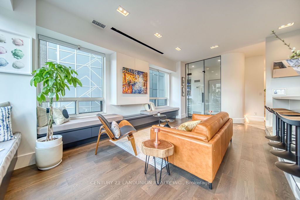 102 Bloor Street W, #203