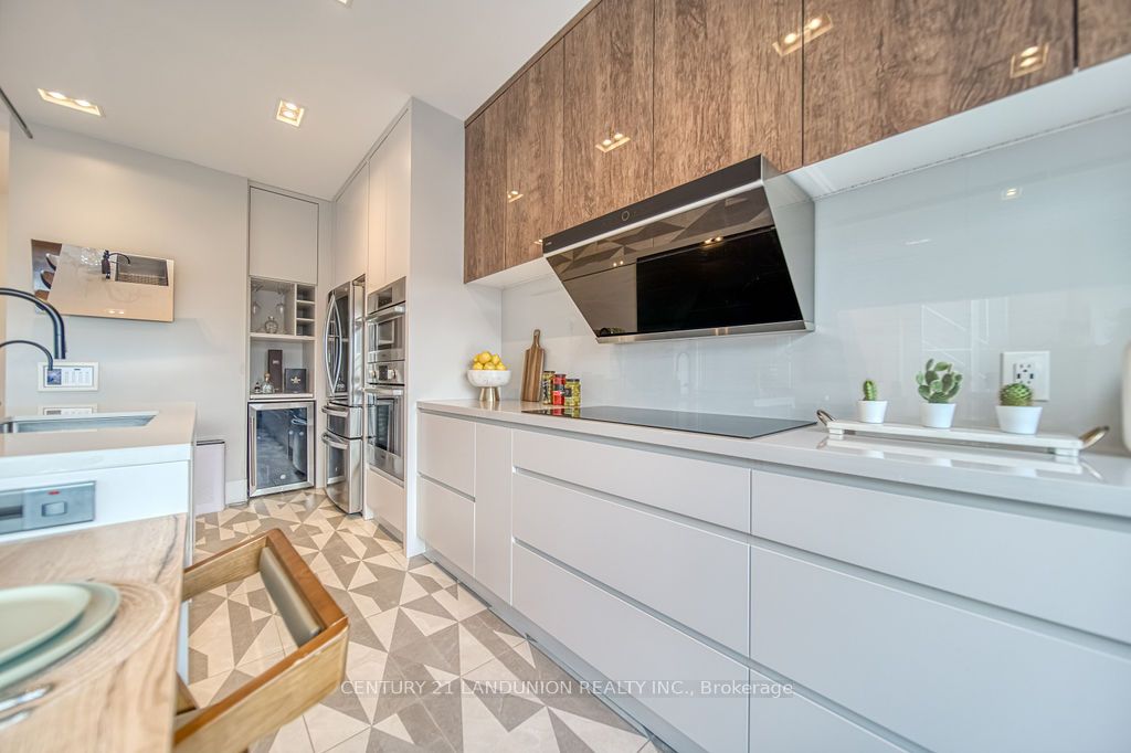 102 Bloor Street W, #203