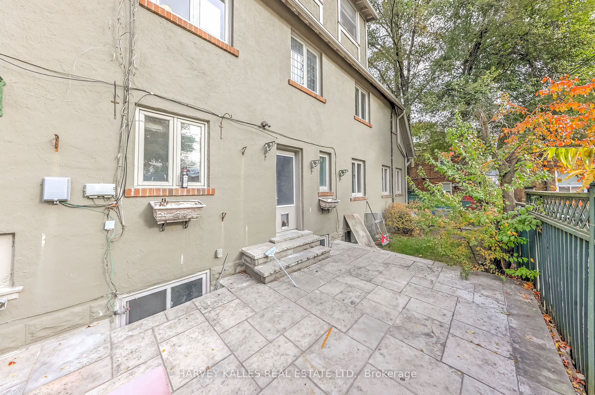 29 Hillhurst Boulevard