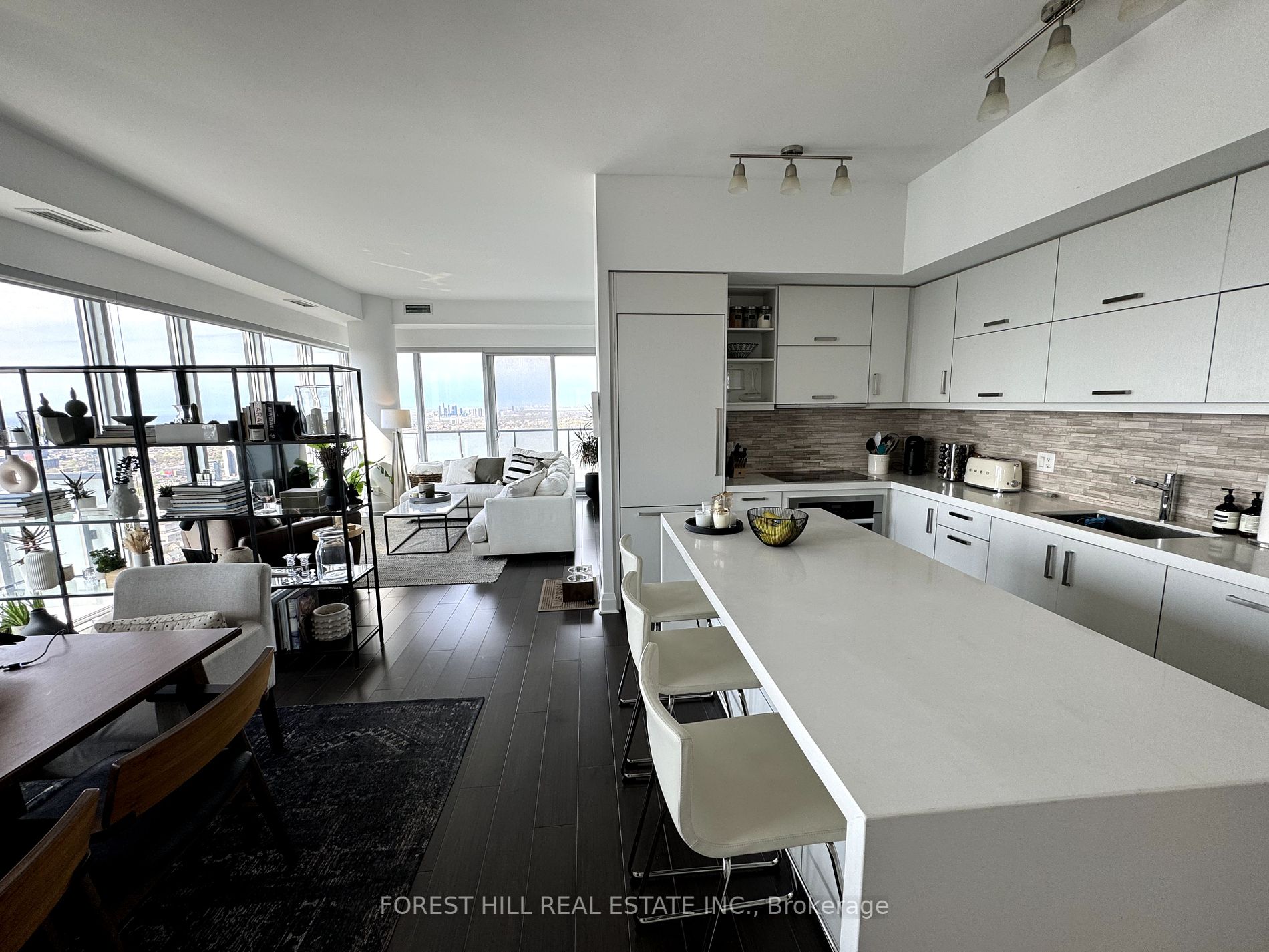1080 Bay Street #4902