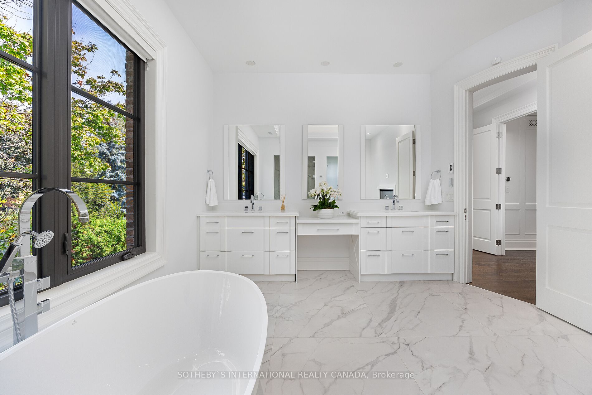 22 Hillhurst Blvd