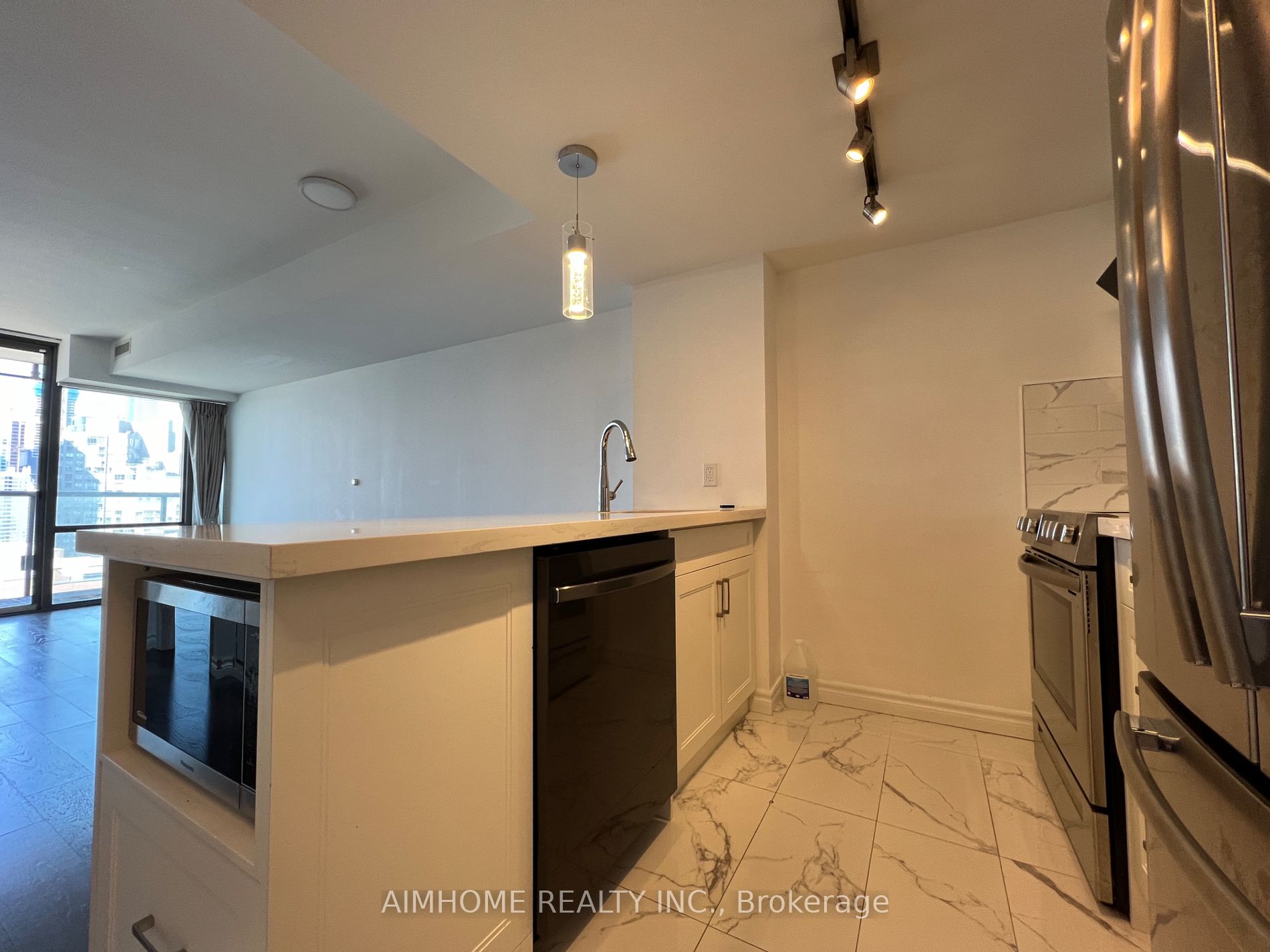 37 Grosvenor St, #2004
