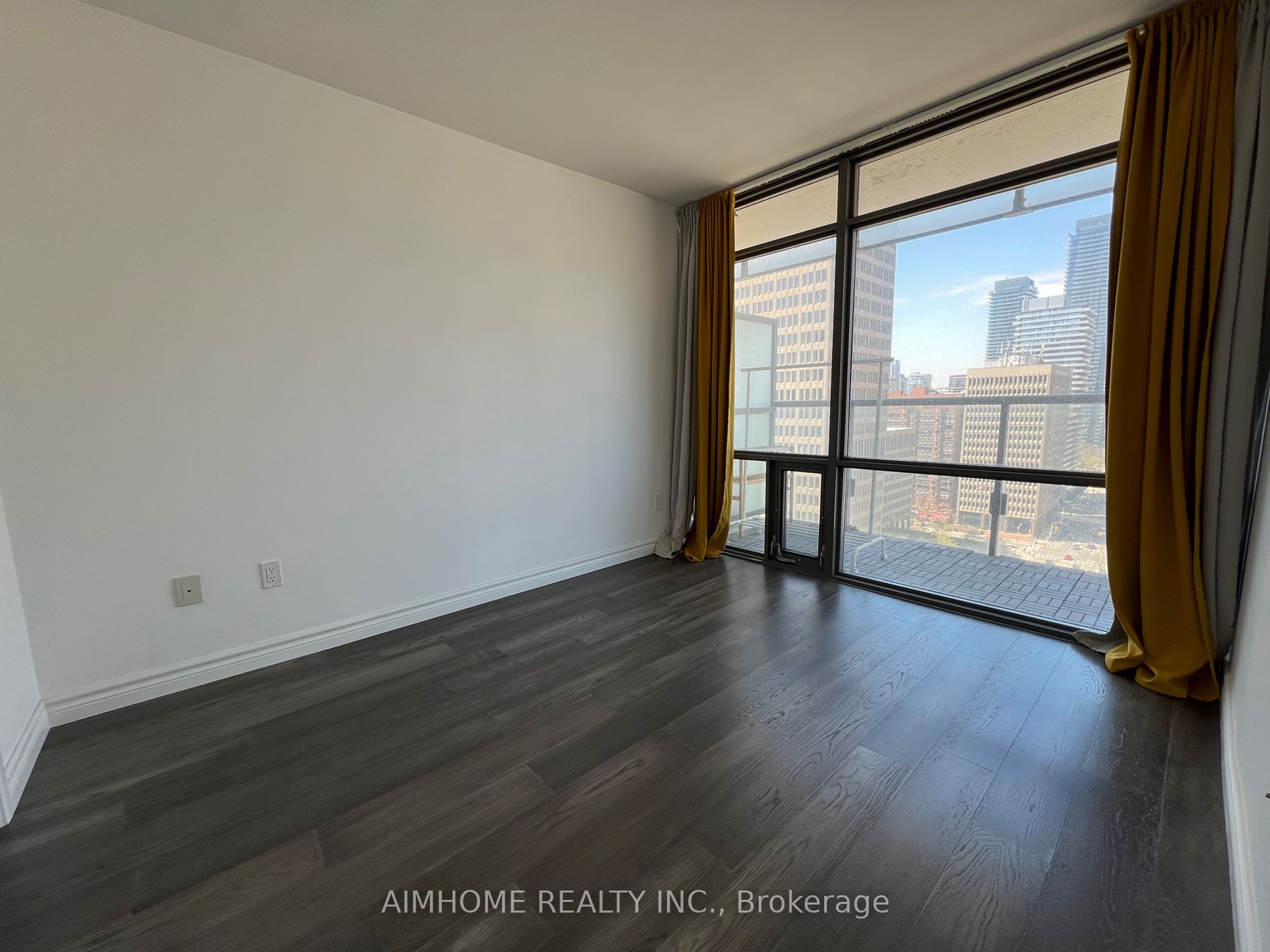 37 Grosvenor St, #2004