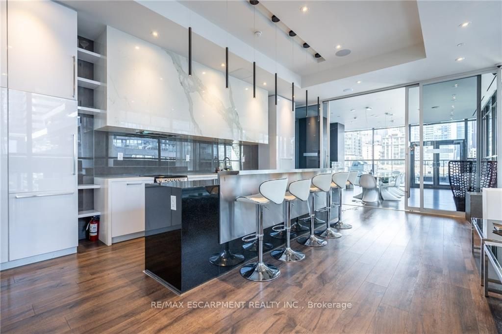 290 Adelaide St W, #3009
