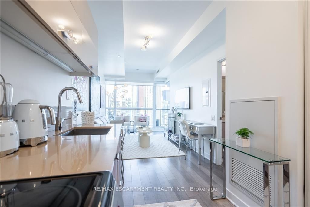 290 Adelaide St W, #3009