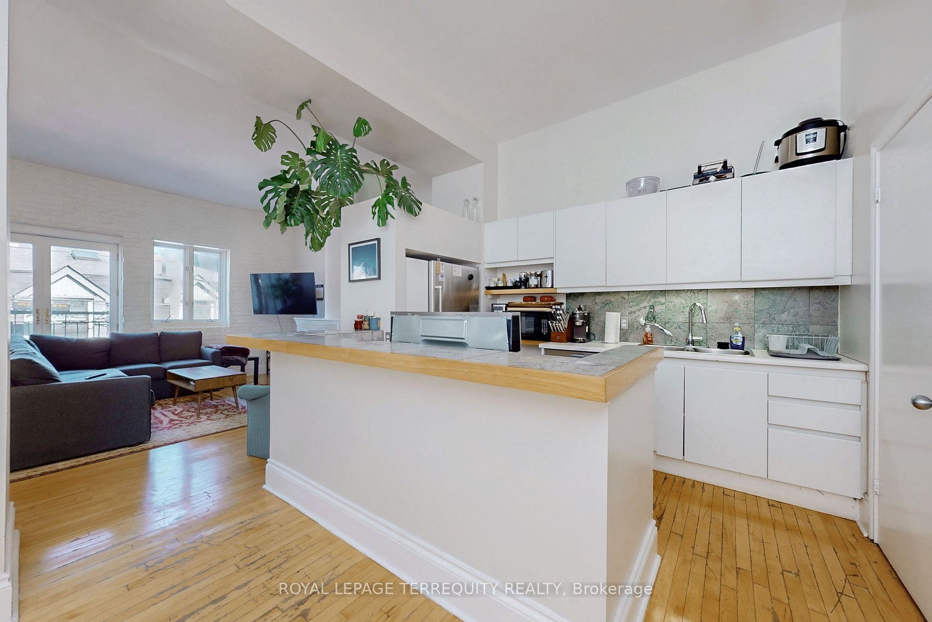 10 Croft St
