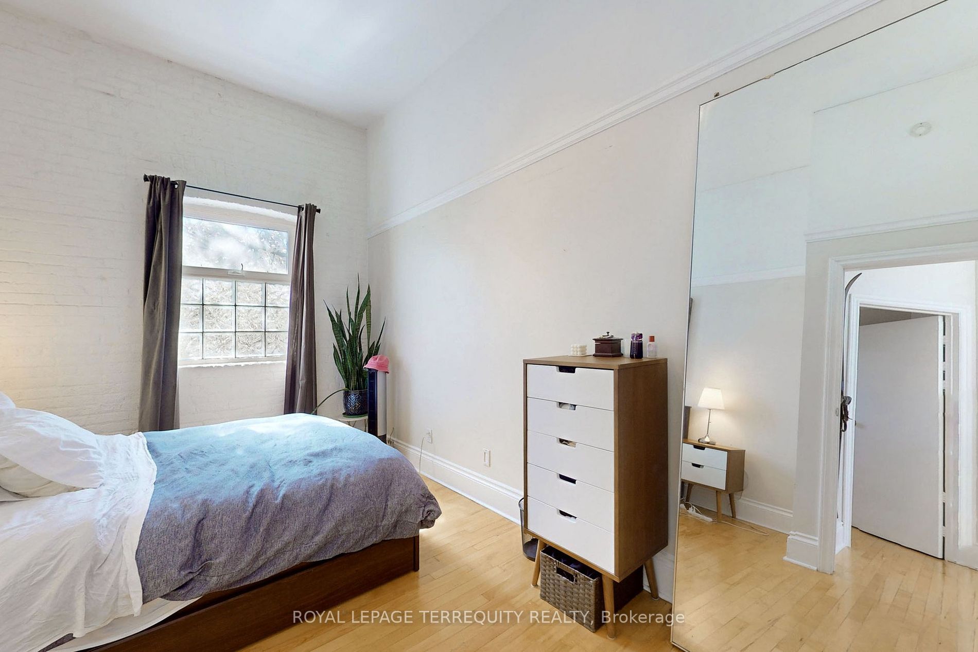 10 Croft St
