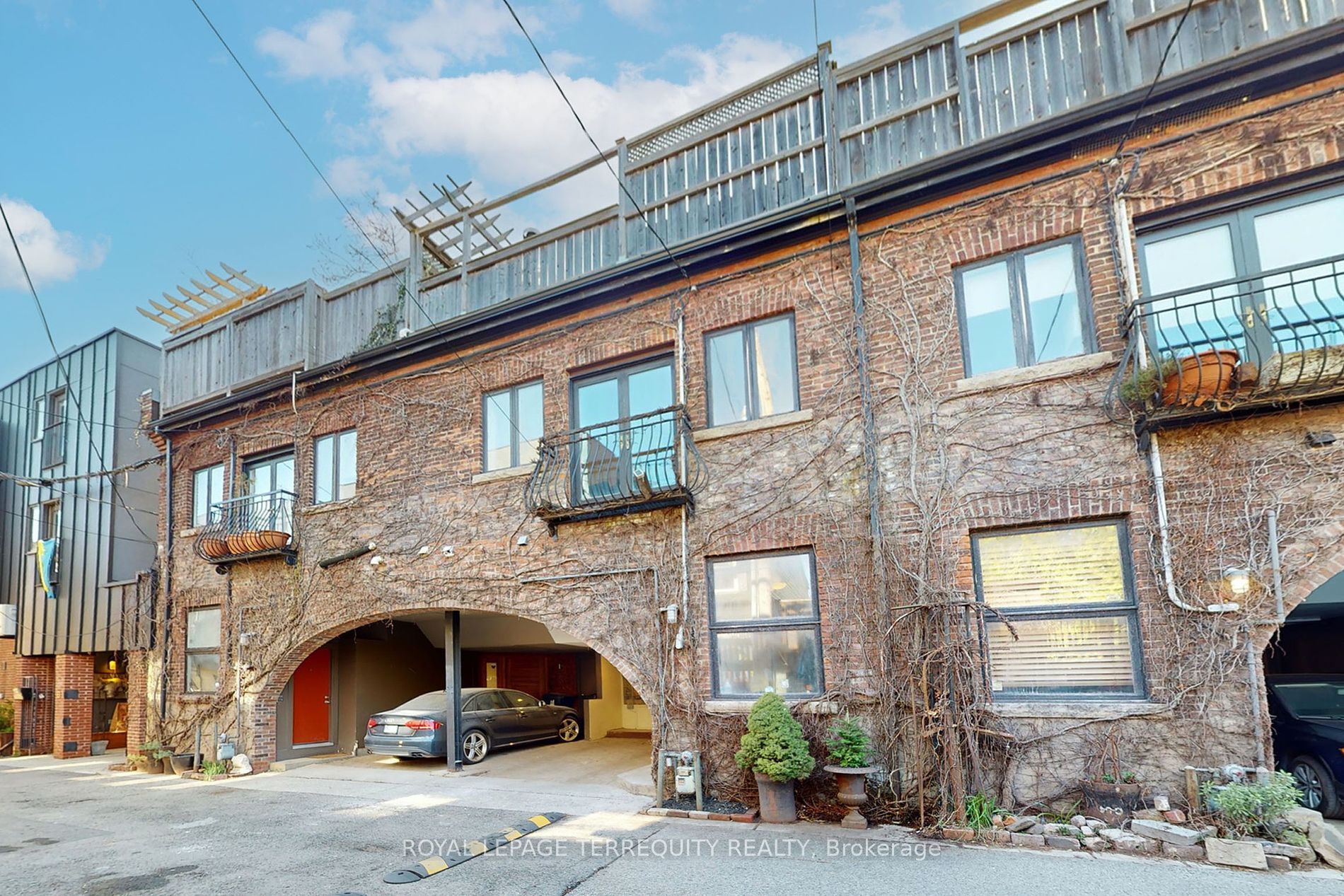 10 Croft St