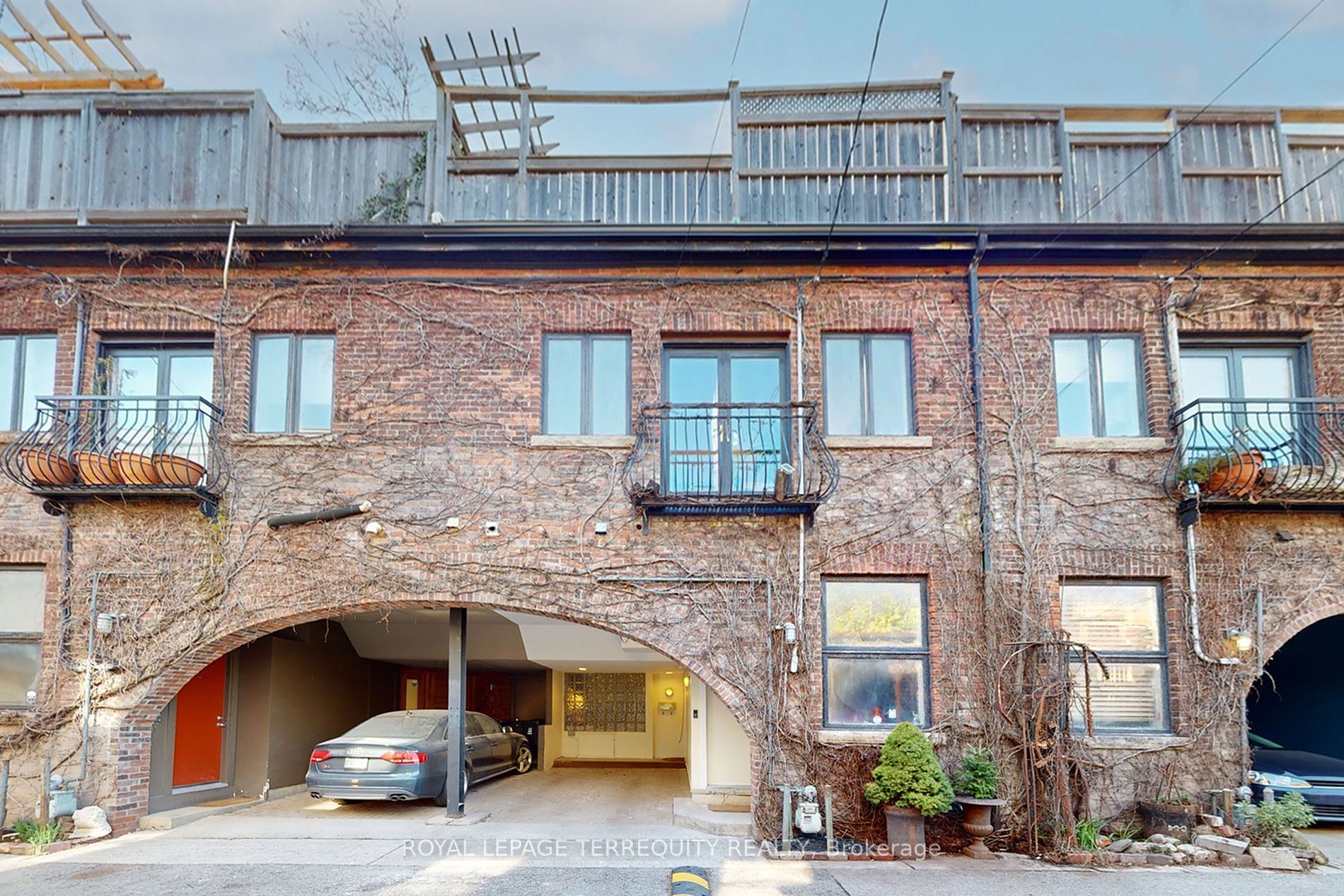 10 Croft St