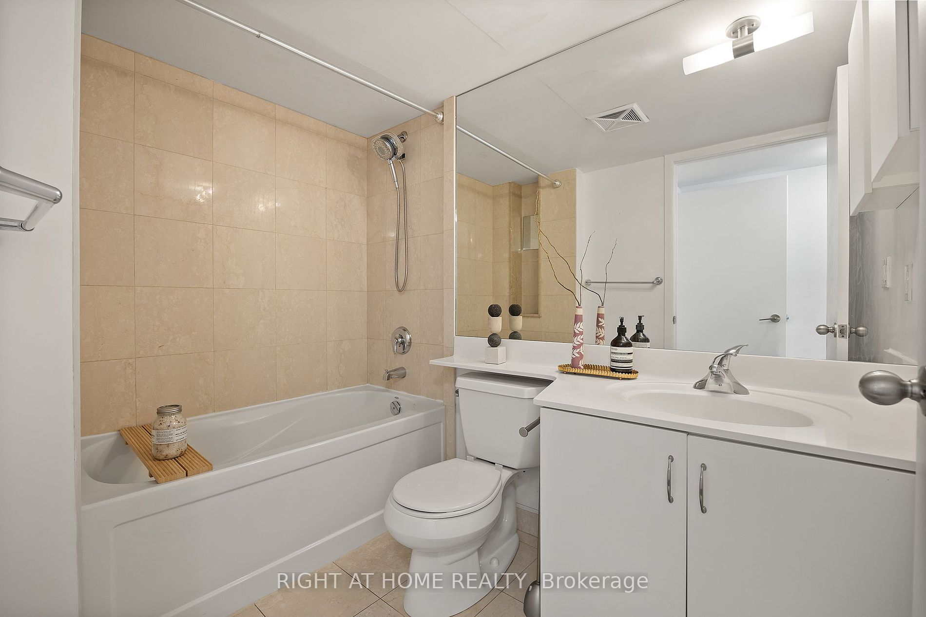 215 Fort York Blvd, #419