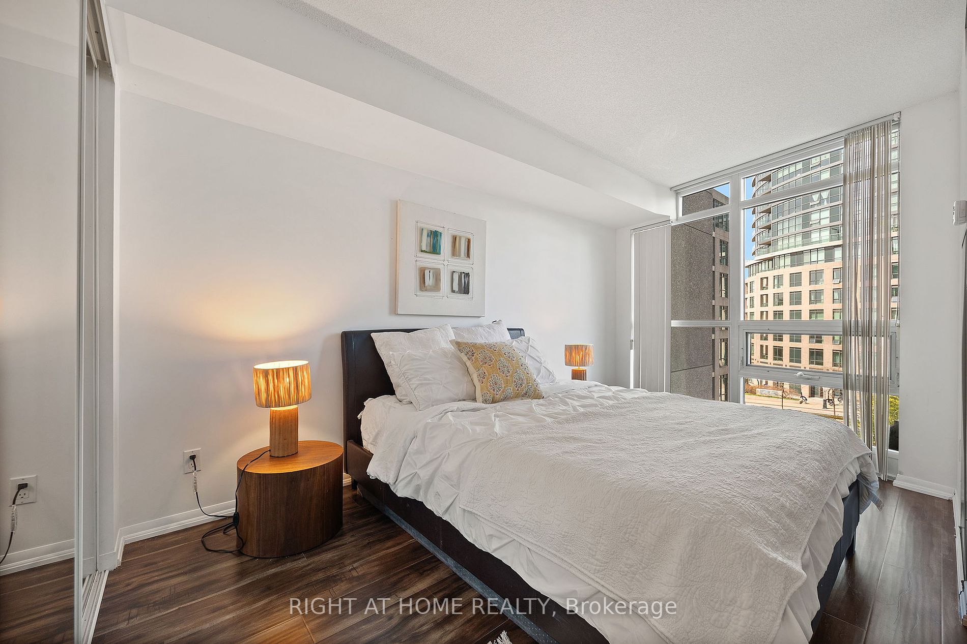 215 Fort York Blvd, #419