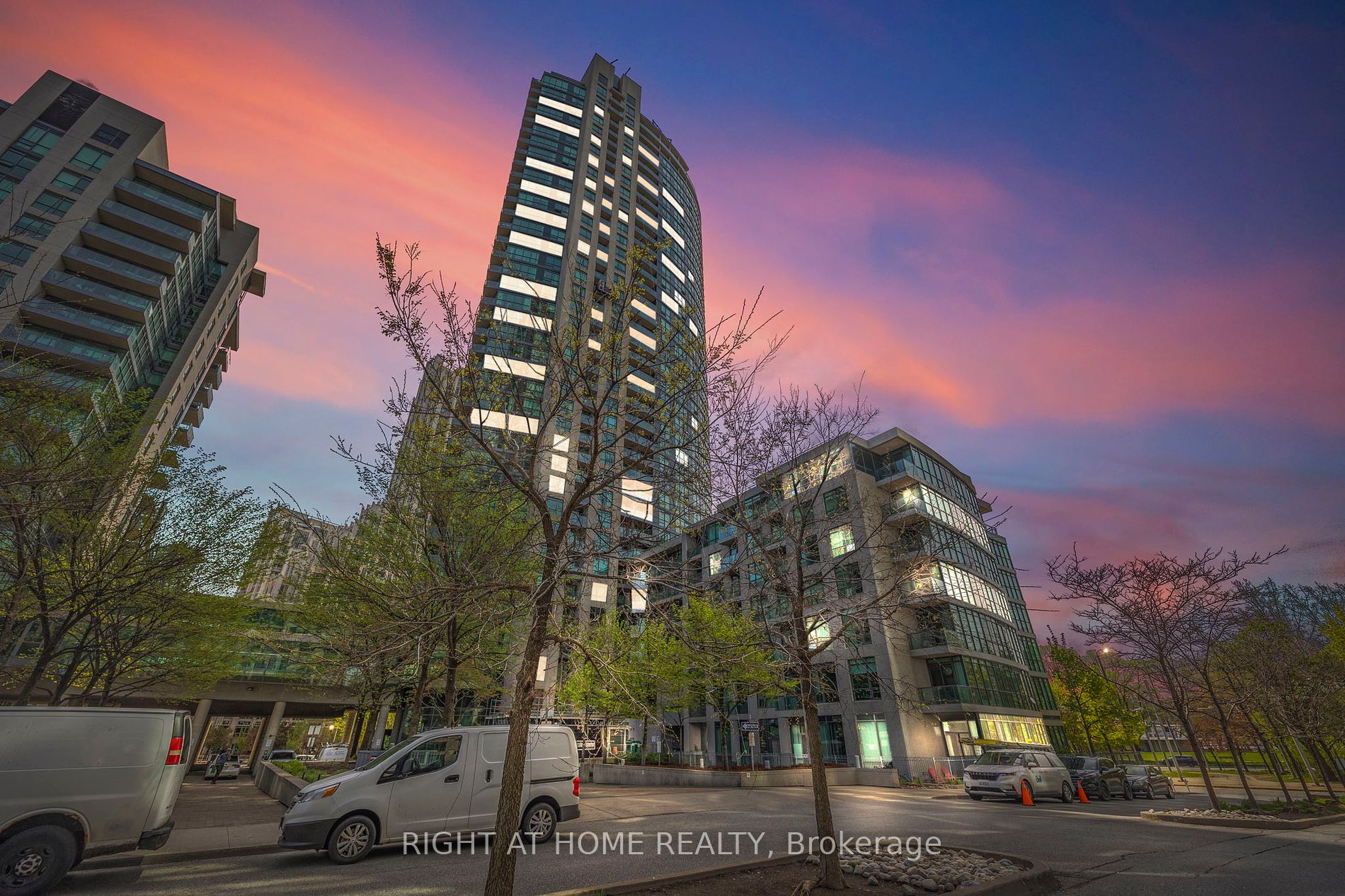 215 Fort York Blvd, #419