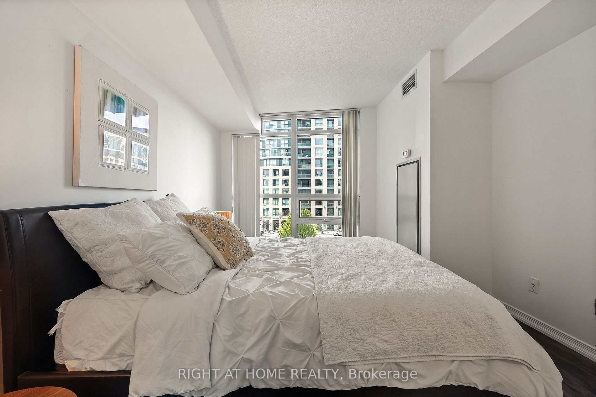 215 Fort York Blvd, #419