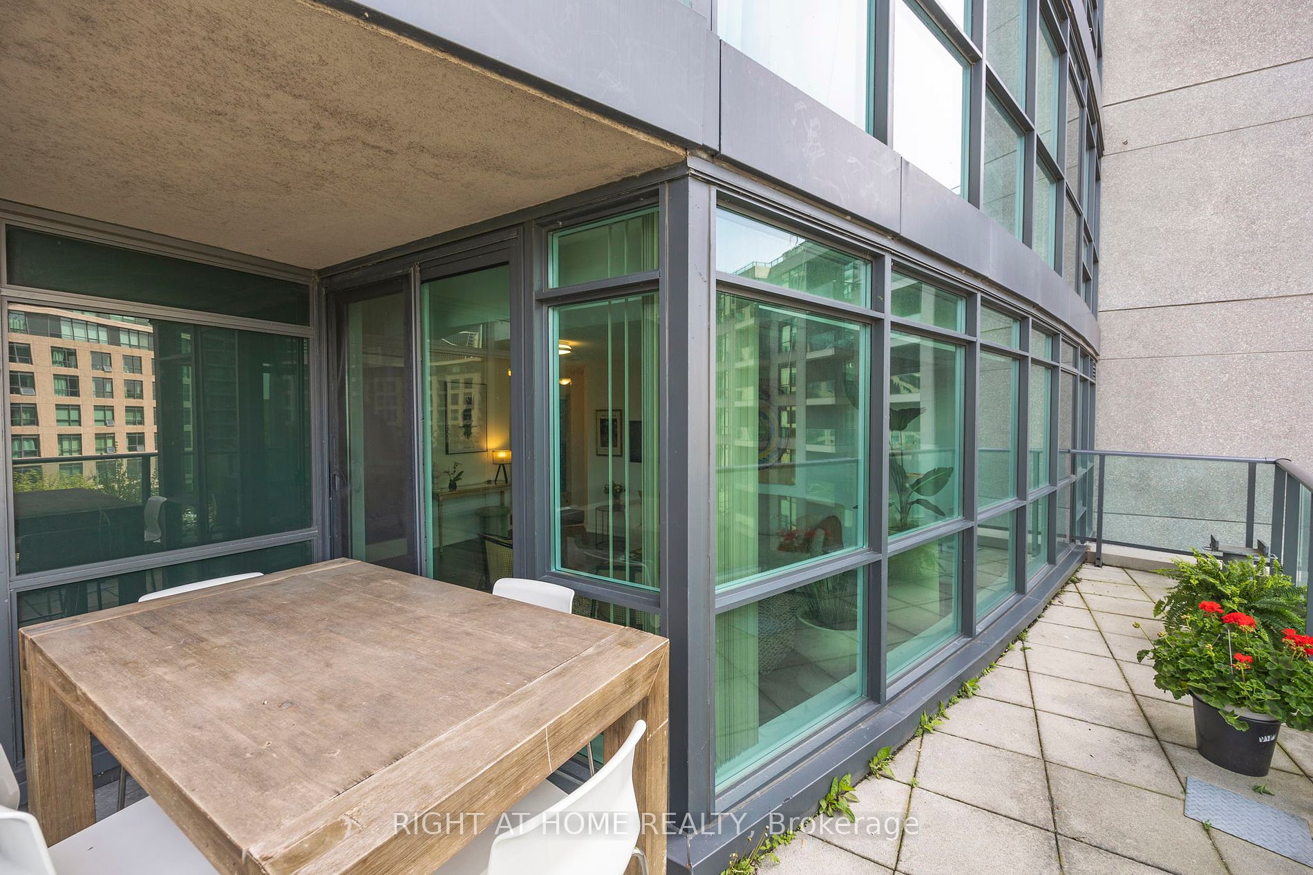 215 Fort York Blvd, #419