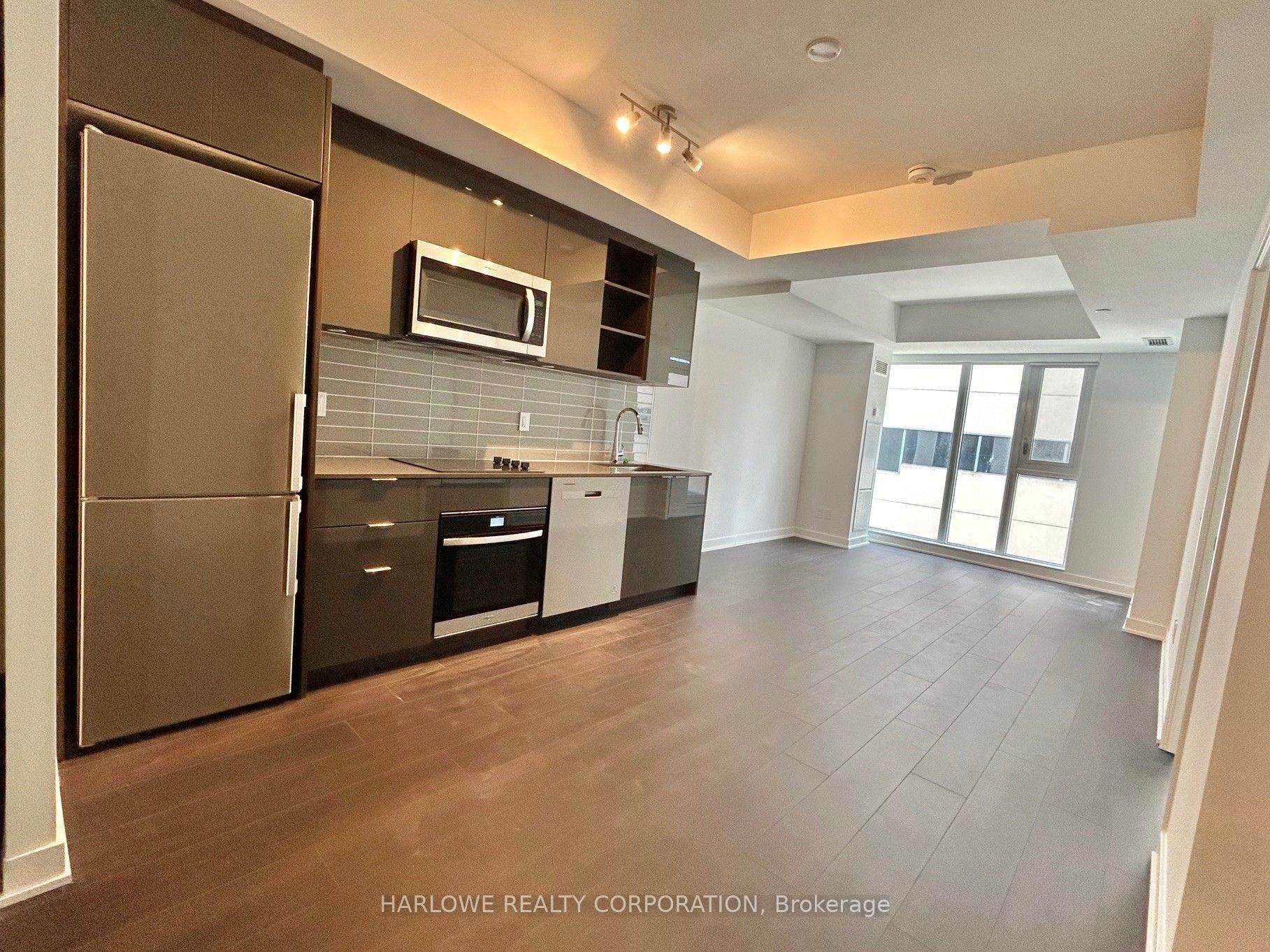 543 Richmond St W, #737