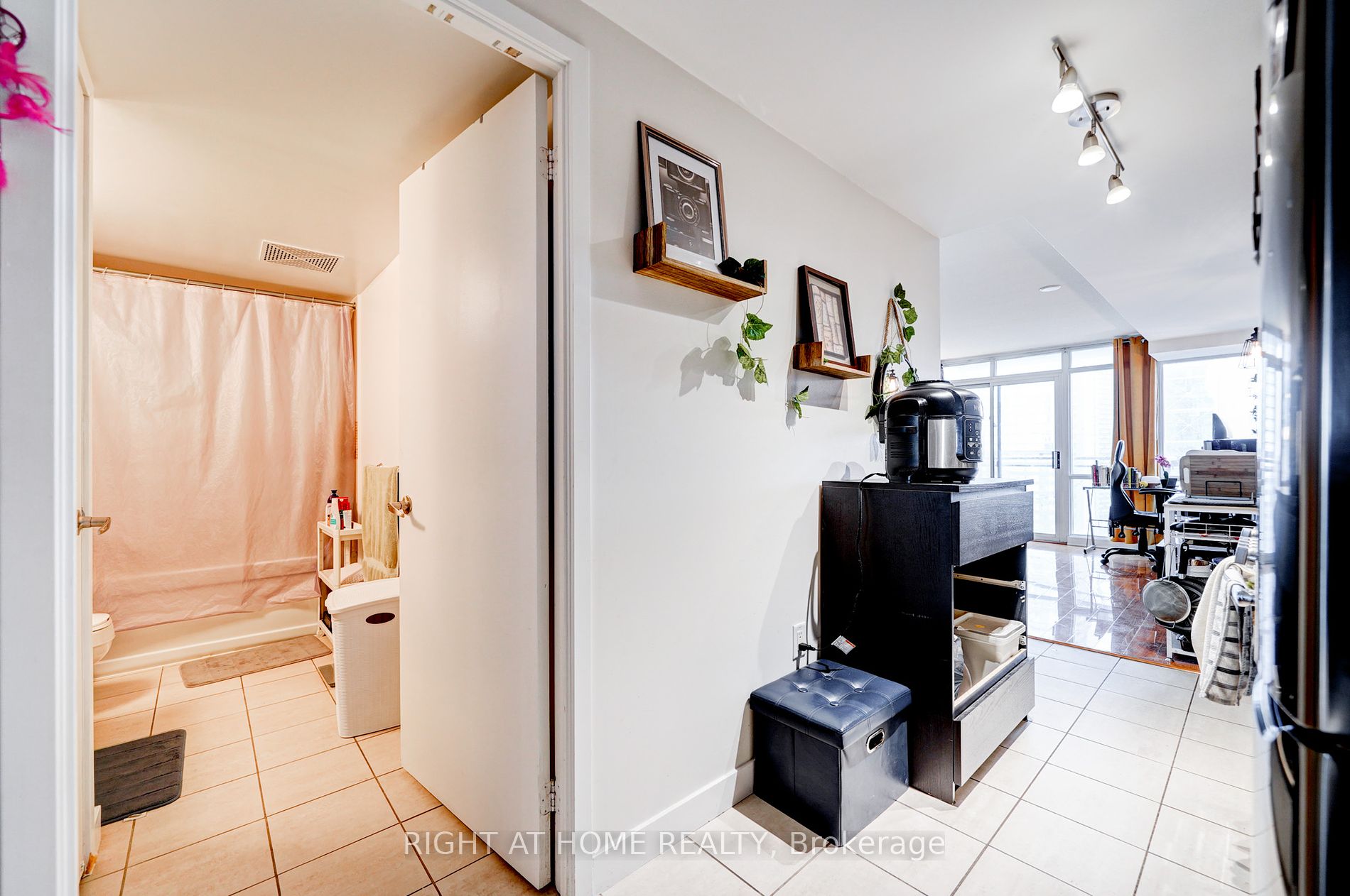 11 Brunel Crt, #3305